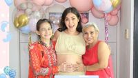 8 Foto Dewi, Ibu Mertua Jessica Iskandar yang Dipuji Netizen Cantik Memesona