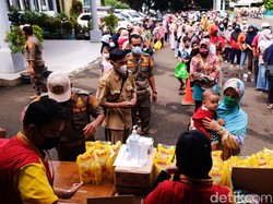 Emak-emak Borong Minyak Goreng Tak Termasuk FOMO, Trus Apa Dong?