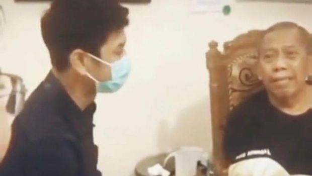 Video Tukul Arwana jalani fisioterapi usai mengalami pendarahan otak jadi perbincangan publik. Yuk intip potret kondisi terkininya!