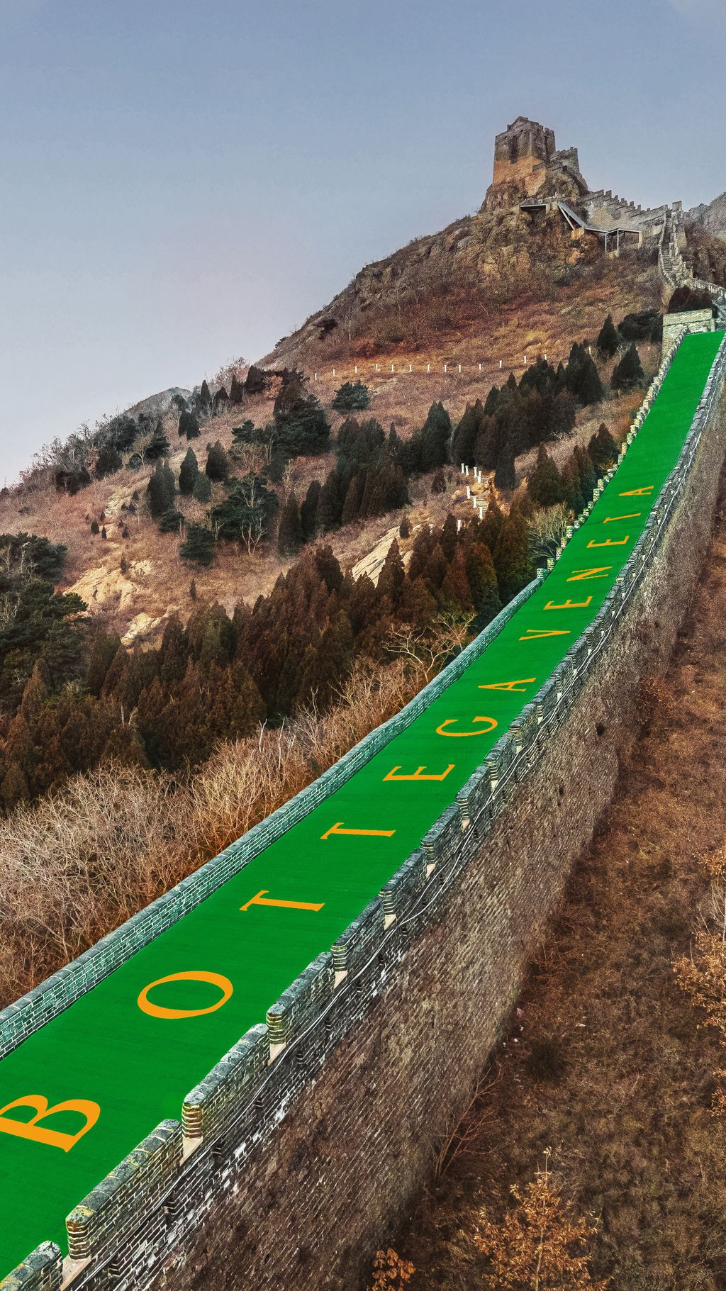 Aksi Bottega Veneta 'ambil alih' Tembok Besar China