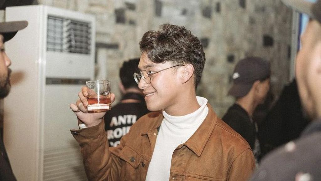 Ardhito Pramono, Penyanyi dan Aktor yang Doyan Nasi Padang dan Ayam Goreng Ardhito Pramono, Penyanyi dan Aktor yang Doyan Nasi Padang dan Ayam Goreng