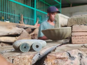 Benda Purbakala Mulai Arca Hingga Yoni Ditemukan di Lereng Gunung Kelud Benda Purbakala Mulai Arca Hingga Yoni Ditemukan di Lereng Gunung Kelud