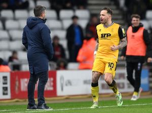 In Your Face! Striker Ini Rayakan Gol di Depan Muka Mantan Pelatihnya In Your Face! Striker Ini Rayakan Gol di Depan Muka Mantan Pelatihnya