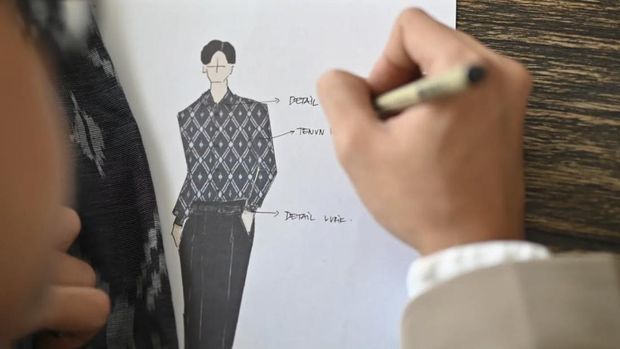 Desainer Didiet Maulana berkesempatan merancang busana buat artis Korea Selatan, Song Kang. Didiet yang juga penggemar drama Korea mengaku ini seperti doa yang terkabul.