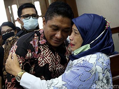 Ekspresi Mantan Penyidik KPK Robin Pattuju Usai Divonis 11 Tahun Bui