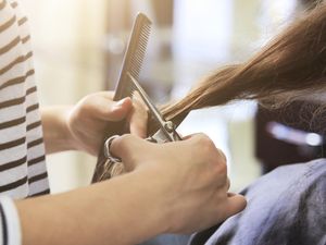 Bisa Picu Kanker, Dari Mana Munculnya Cemaran Benzena pada Dry Shampoo? Bisa Picu Kanker, Dari Mana Munculnya Cemaran Benzena pada Dry Shampoo?