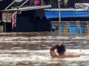 Penampakan Banjir dengan Ketinggian 3 Meter di Banjar Penampakan Banjir dengan Ketinggian 3 Meter di Banjar