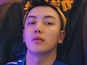 Most Pop: Potret Pria yang Gagal Oplas, Wajah Jadi Lebih Tua 20 Tahun Most Pop: Potret Pria yang Gagal Oplas, Wajah Jadi Lebih Tua 20 Tahun
