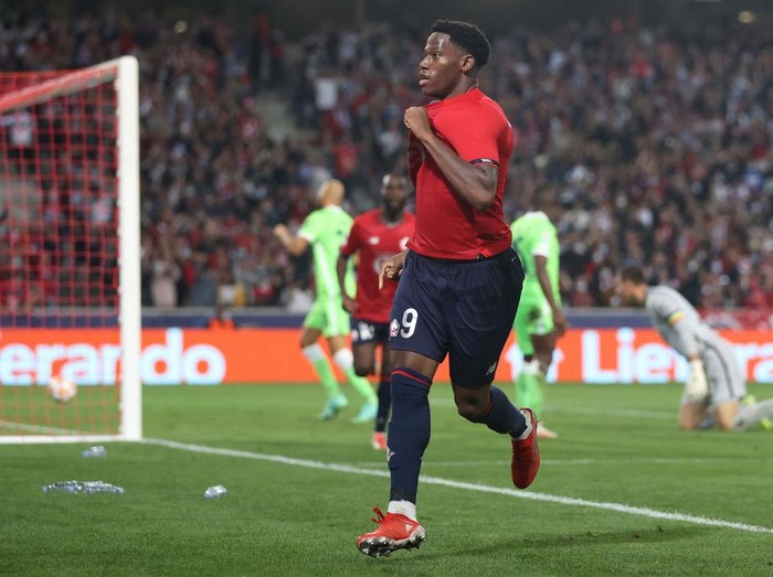 LILLE, FRANCE - SEPTEMBER 14: Jonathan David of Lille celebrates scoring a goal which is later disallowed by VAR during the UEFA Champions League group G match between Lille OSC and VfL Wolfsburg at Stade Pierre-Mauroy on September 14, 2021 in Lille, France. (Photo by Lars Baron/Getty Images)