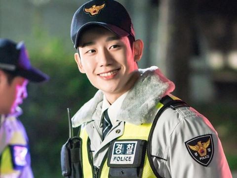 Jung Hae In di While You Were Sleeping