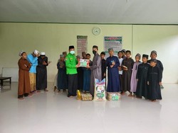 Peringati Harlah Ke-49, Kader PPP Bagikan Sembako & Gelar Vaksinasi