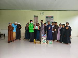 Peringati Harlah Ke-49, Kader PPP Bagikan Sembako & Gelar Vaksinasi Peringati Harlah Ke-49, Kader PPP Bagikan Sembako & Gelar Vaksinasi