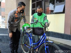 Kawal Ambulans, Dede Ojol Bersepeda Ontel Dapat Hadiah dari Polisi