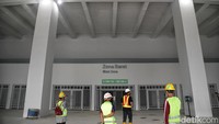Digadang-gadang sebagai salah satu stadion terbaik dan termegah yang ada di dunia, pembangunan JIS ditargetkan rampung pada Maret 2022 mendatang.