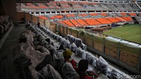 Stadion terbesar di Asia yang dirancang sesuai standar Federation Internationale de Football Association (FIFA) ini diketahui mampu menampung 82.000 penonton.