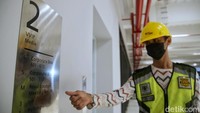 Diketahui, stadion ini dilengkapi dengan akses lift untuk lantai 1 dan lantai 5. Sementara itu, untuk pemain dan tamu penting dapat menggunakan lift VVIP.
