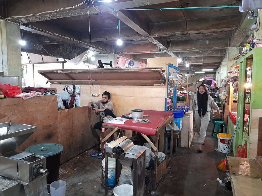 9 Bulan di Tempat Relokasi, Pedagang Pasar Minggu Keluhkan Sepi Pembeli