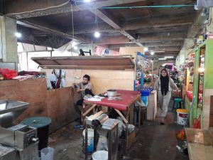 9 Bulan di Tempat Relokasi, Pedagang Pasar Minggu Keluhkan Sepi Pembeli 9 Bulan di Tempat Relokasi, Pedagang Pasar Minggu Keluhkan Sepi Pembeli