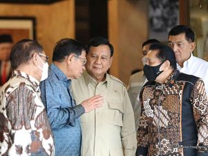 Keris Sarat Makna dari Prabowo untuk Agum Gumelar hingga Hendropriyono