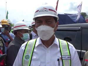 Luhut Turun Gunung Gegara Tanah Proyek KCIC Gampang Runtuh