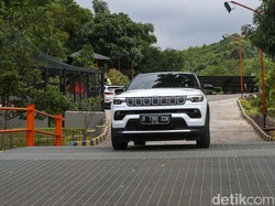 Tes Jeep Compass: Jeep Termurah di Indonesia yang Canggih dan Pas untuk Harian