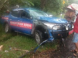 Mobil Dinsos Sinjai Tabrak Pohon, Kepala Seksi Tewas-4 Pegawai Terluka