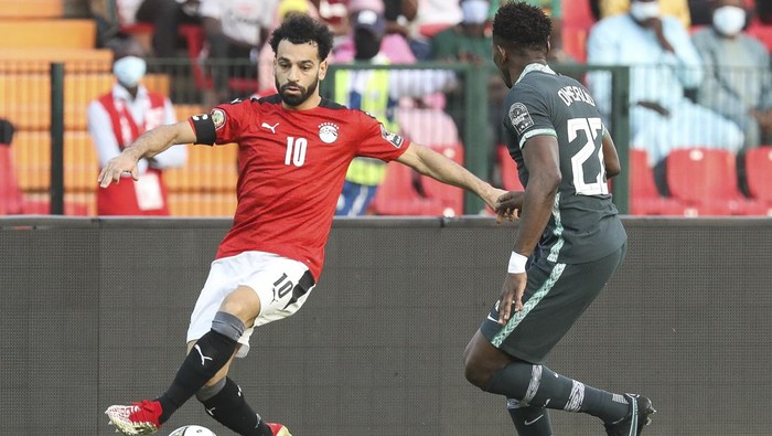 Egypts Mohamed Salah in action in front of Nigerias Kenneth Omeruo during the African Cup of Nations Group D soccer match between Egypt and Nigeria in Garoua, Cameroon, Tuesday, Jan. 11, 2022. (AP Photo/Footografiia)