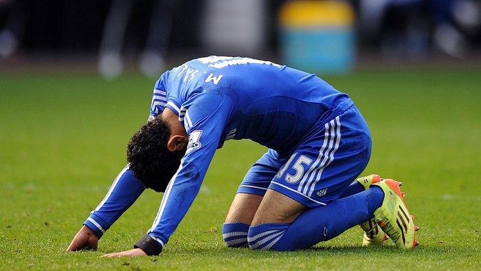 SWANSEA, WALES - APRIL 13:  Mohamed Salah of Chelsea reacts after a missed chance on goal during the Barclays Premier League match between Swansea City and Chelsea at Liberty Stadium on April 13, 2014 in Swansea, Wales.  (Photo by Chris Brunskill/Getty Images)