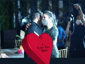 So Sweet! Intip Kebahagiaan Nindy Ayunda dengan Pria Misterius So Sweet! Intip Kebahagiaan Nindy Ayunda dengan Pria Misterius
