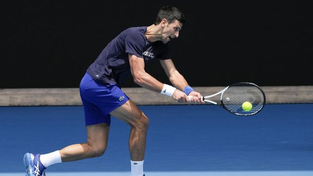 Defending men's champion Serbia's Novak Djokovic practices on Rod Laver Arena ahead of the Australian Open tennis championship in Melbourne, Australia, Wednesday, Jan. 12, 2022. AP Photo/Mark Baker)