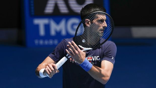 Defending men's champion Serbia's Novak Djokovic practices on Rod Laver Arena ahead of the Australian Open tennis championship in Melbourne, Australia, Wednesday, Jan. 12, 2022. AP Photo/Mark Baker)