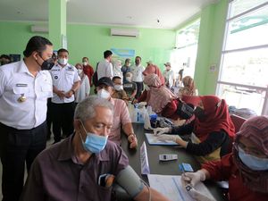 Vaksin Booster COVID-19 di Kota Tangerang Prioritas untuk Lansia Vaksin Booster COVID-19 di Kota Tangerang Prioritas untuk Lansia