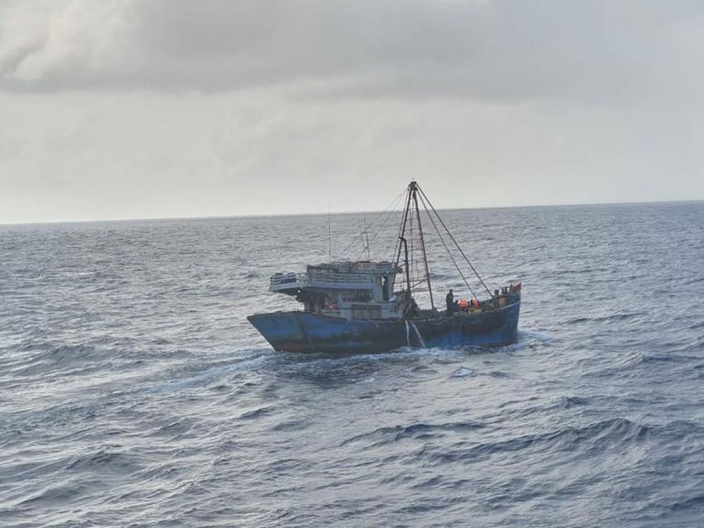 TNI AL Tangkap 3 Kapal Ikan Berbendera Vietnam di Natuna Utara