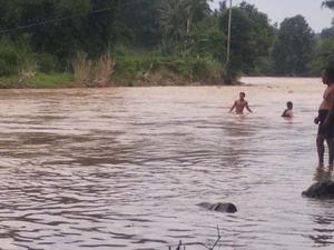 Jasad Lansia Ditemukan Mengambang di Sungai Cikaso Sukabumi Jasad Lansia Ditemukan Mengambang di Sungai Cikaso Sukabumi