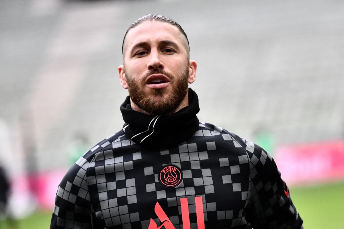 Neymar dan Mbappe Rebutan Penalti? Kasih Sergio Ramos Saja (Foto: AFP/JEFF PACHOUD)
