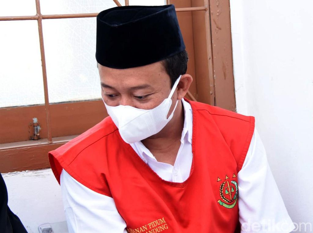Jaksa Sebut Herry Wirawan Jadikan Yayasan Sebagai Alat untuk Perkosa Santri