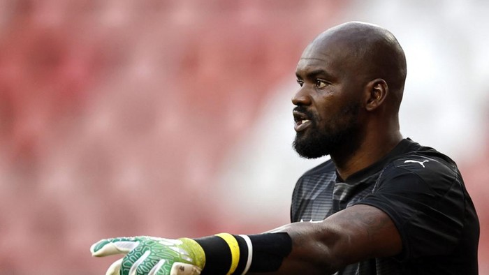 Ivory Coasts goalkeeper Sylvain Gbohouo  gestures during a friendly football match between Japan and Ivory Coast at Stadion Galgenwaard in Utrecht on October 13, 2020. (Photo by MAURICE VAN STEEN / ANP / AFP) / Netherlands OUT