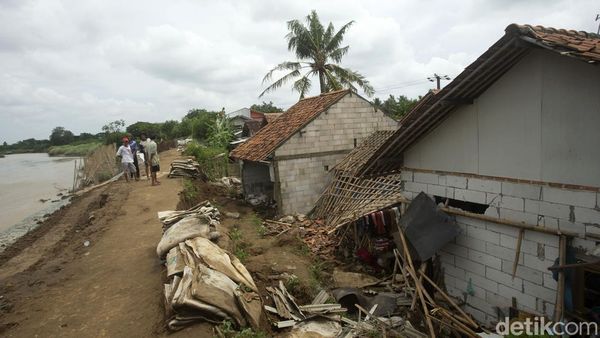 Tanggul Citarum Longsor, 3 Rumah Jebol