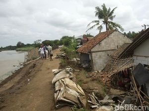 Tanggul Citarum Longsor, 3 Rumah Jebol