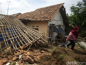 3 Rumah Tertimpa Longsor Usai Tanggul Citarum Jebol, Tak Ada Korban Jiwa