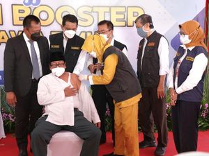 Gelombang 3 COVID-19 Mengancam, Ayo Rek Segera Vaksinasi Booster! Gelombang 3 COVID-19 Mengancam, Ayo Rek Segera Vaksinasi Booster!