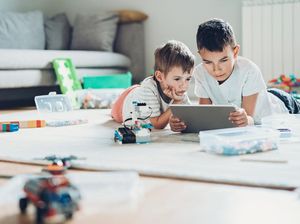 Larangan Roblox untuk Anak SD, Pakar UNJ: Dampingi-Tingkatkan Literasi Digital Larangan Roblox untuk Anak SD, Pakar UNJ: Dampingi-Tingkatkan Literasi Digital