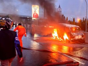 Angkot Terbakar di Flyover Makassar, Seluruh Penumpang Selamat