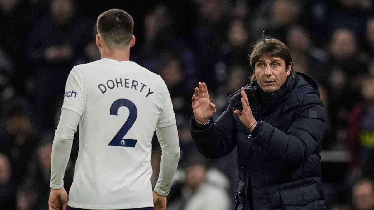 Antonio Conte menilai Chelsea lawan yang kuat. (Foto: Alastair Grant/AP)