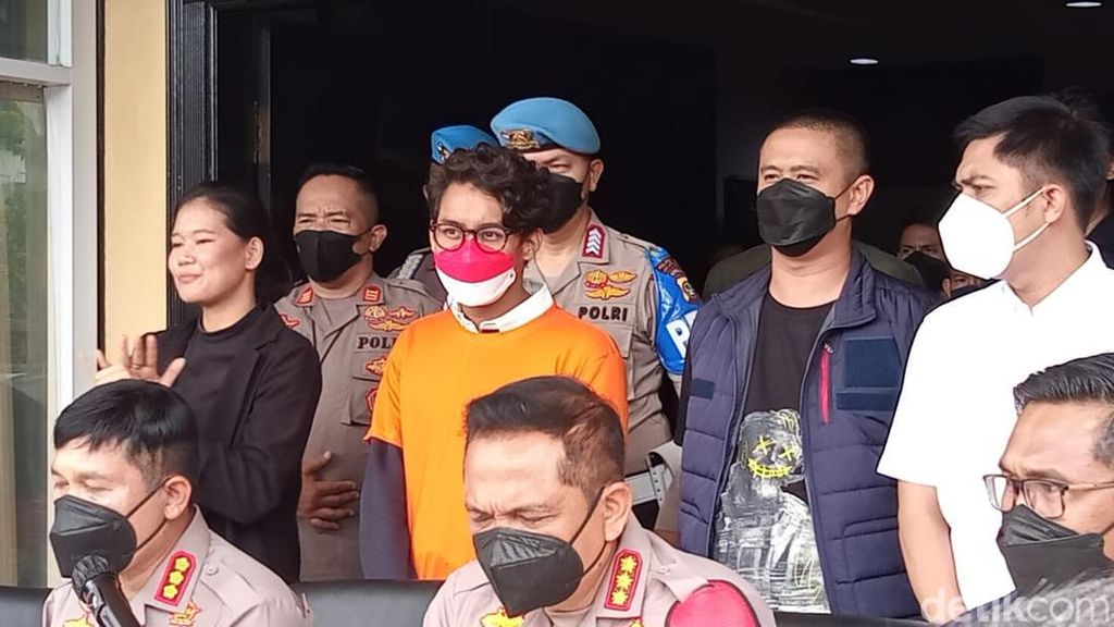 Ardhito Pramono Berbaju Tahanan Ardhito Pramono Berbaju Tahanan