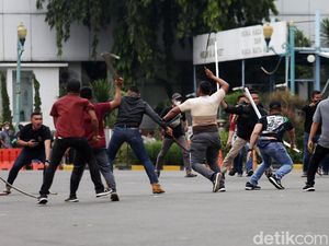 Simulasi Pembubaran Tawuran Warga oleh Tim Patroli Perintis
