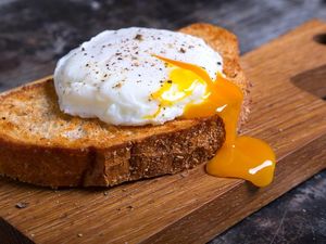 Hanya 40 Detik, Begini Cara Bikin Poached Egg dalam Cangkir Hanya 40 Detik, Begini Cara Bikin Poached Egg dalam Cangkir
