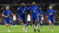 Chelsea, yang menjuarai Liga Champions musim lalu, berada di urutan tujuh setelah berhasil menjual 1,31 juta jersey. Foto: Getty Images/Shaun Botterill
