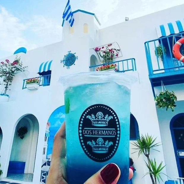 Dos Hermanos Coffee and Cigar/Foto: Instagram.com/doshermanoscoffeecigar Rekomendasi kafe ala Santorini di Indonesia