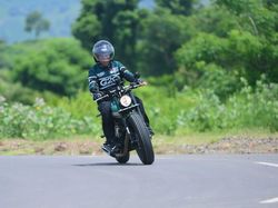 Kala Jokowi Beraksi Ngegas Motor Custom di Bypass Bandara-Mandalika